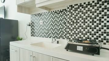 Room | Private kitchen | Fridge, stovetop, cookware/dishes/utensils