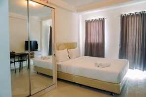 1 bedroom, free WiFi, bed sheets - Modern Studio At Signature Park Grande Apartment (Jakarta)