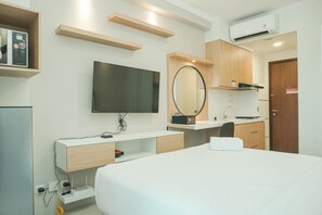 Room | 1 bedroom, free WiFi, bed sheets - Well Appointed Studio Signature Park Grande Apartment (Jakarta)