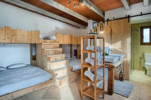 4 bedrooms, iron/ironing board, free WiFi, bed sheets