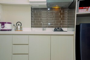Private kitchen - Marvelous Studio Signature Park Grande Apartment (Jakarta)