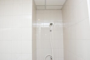Room | Bathroom - Comfy 2Br At Signature Park Grande Apartment (Jakarta)