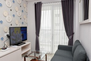 Room | Ruang tamu | TV