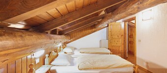 Apartment 'Chalet Meridiana Appartamento 11' with Mountain View