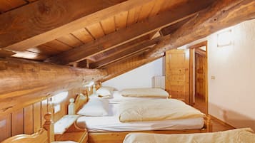 2 bedrooms, WiFi (free), bed sheets