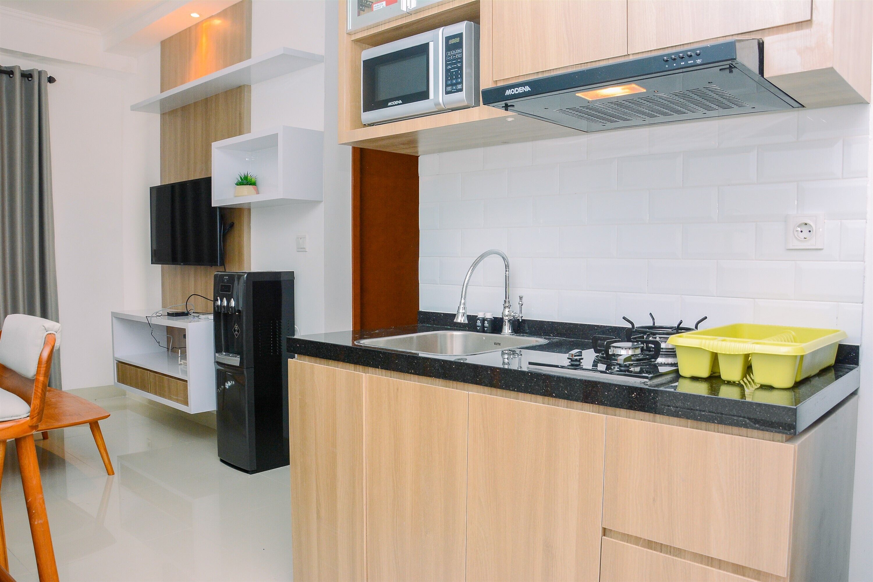 Room | Private kitchen | Fridge, stovetop, cookware/dishes/utensils