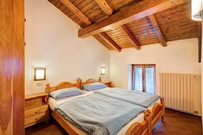 4 bedrooms, free WiFi, bed sheets