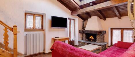 TV, fireplace