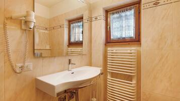 Shower, free toiletries, hair dryer