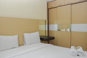 2 bedrooms, free WiFi, bed sheets - Fully Furnished With Comfortable Design 2Br At The Boutique Apartment (Jakarta)