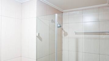 Shower, free toiletries, towels