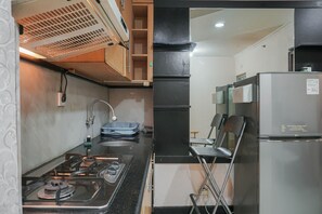 Fridge, stovetop, cookware/dishes/utensils - Comfort 2Br At Mediterania Gajah Mada Apartment (Jakarta)