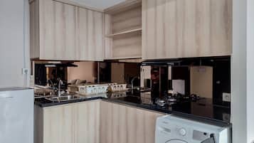 Room | Private kitchen | Fridge, stovetop, cookware/dishes/utensils