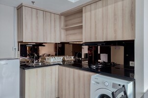 Room | Private kitchen | Fridge, stovetop, cookware/dishes/utensils