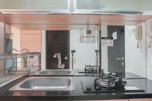 Fridge, stovetop, cookware/dishes/utensils - Comfy And Tidy Studio Apartment At Tamansari Sudirman (Jakarta)