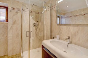 Douche, sèche-cheveux