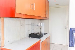 Fridge, stovetop, cookware/dishes/utensils - Nice And Comfort Studio At Springlake Apartment (Bekasi)