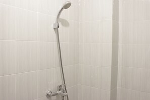 Shower, free toiletries, towels - Modern And Comfy Studio Apartment At Lodge Paskal Near Binus University (Bandung)
