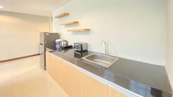 Fridge, stovetop, cookware/dishes/utensils