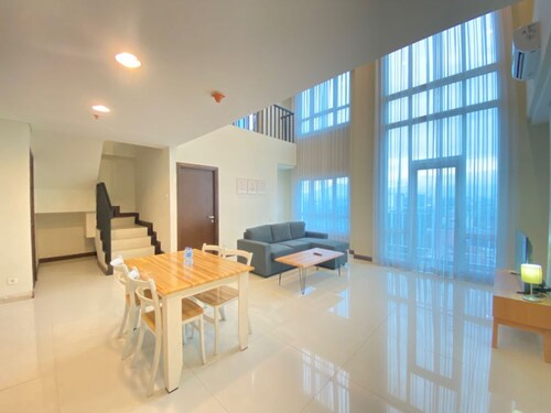 Fabulous 2Br Loft Apartment With Private Bathub At El Royale