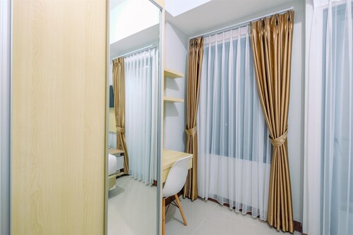 Nice And Elegant 1Br At Royal Heights Apartment