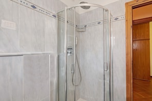 Shower, hair dryer - Apartment 'Chalet Meridiana Appartamento 4' with Mountain View (Livigno)