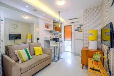 Warm And Cozy 2Br At Low Floor Bassura City Apartment