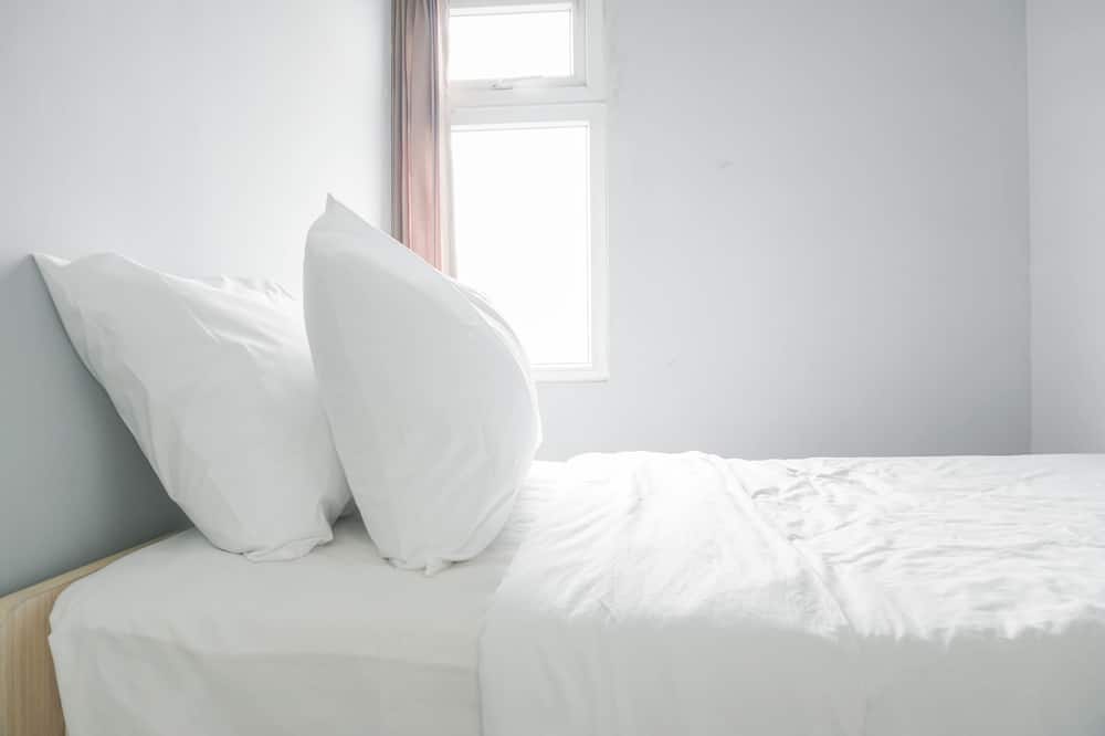 Nice And Cozy Living 2Br At Green Pramuka City Apartment