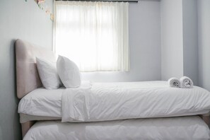2 bedrooms, free WiFi, bed sheets - Nice And Cozy Living 2Br At Green Pramuka City Apartment (Jakarta)