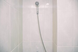Shower, free toiletries, towels - Nice And Cozy Studio At Evenciio Apartment (Depok)