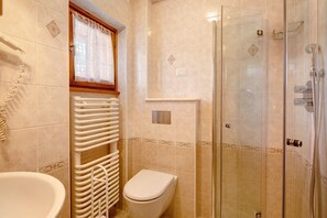 Dusche, kostenlose Toilettenartikel, Haartrockner