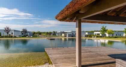 Heritage Apartment with Swimming Pond