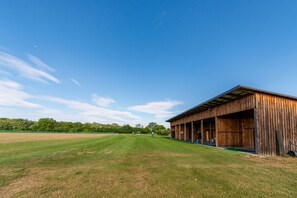 Unclassified image, 2 of 22, button