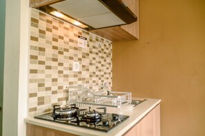 Private kitchen - Comfort And Simple 2Br At Green Pramuka City Apartment (Jakarta)