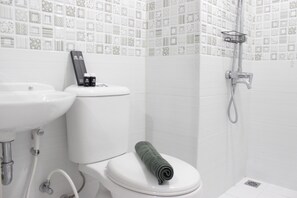 Bathroom - Spacious And Modern Studio Room Apartment At Grand Asia Afrika (Bandung)