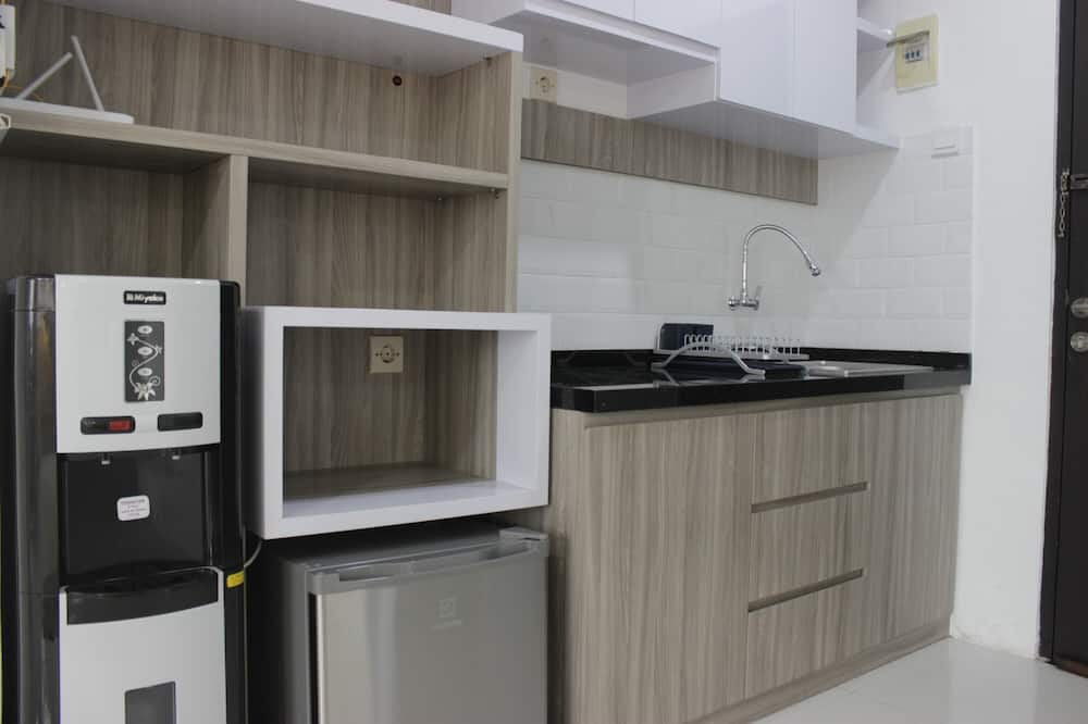 Spacious And Modern Studio Room Apartment At Grand Asia Afrika