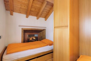 4 bedrooms, free WiFi, bed sheets - Apartment "Chalet Gaste Big Family" with Mountain View and Wi-Fi (Livigno (so))