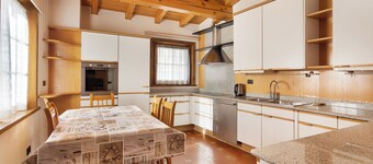 Apartment "Chalet Gaste Big Family" with Mountain View and Wi-Fi