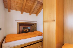 4 bedrooms, free WiFi, bed sheets
