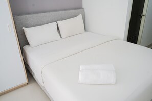 1 bedroom, free WiFi, bed sheets - Comfort Living Studio Room At Serpong Garden Apartment (Cisauk)