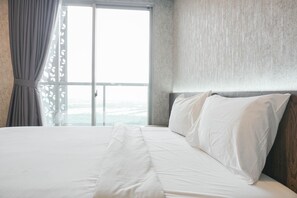 1 bedroom, free WiFi, bed sheets - Fully Furnished Penthouse Studio At Gold Coast Pik Apartment (Jakarta)
