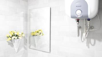 Room | Bathroom | Shower, free toiletries, towels