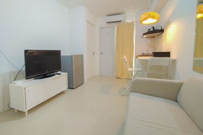 Cozy Living And Simply 2Br At Bassura City Apartment