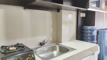 Room | Private kitchen | Fridge, stovetop, cookware/dishes/utensils