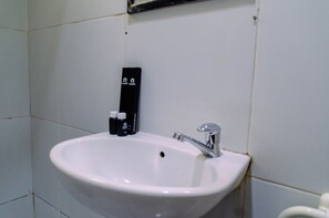 Bathroom - Strategic Studio Apartment At Aeropolis Residence Near Airport (Tangerang)