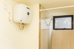 Room | Bathroom | Shower, free toiletries, towels - Comfortable 2Br With Study Room At Meikarta Apartment (Cikarang)