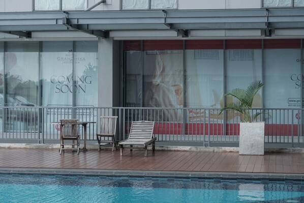 Outdoor pool - Warm And Cozy 3Br Apartment At The Royal Olive Residence (Jakarta)
