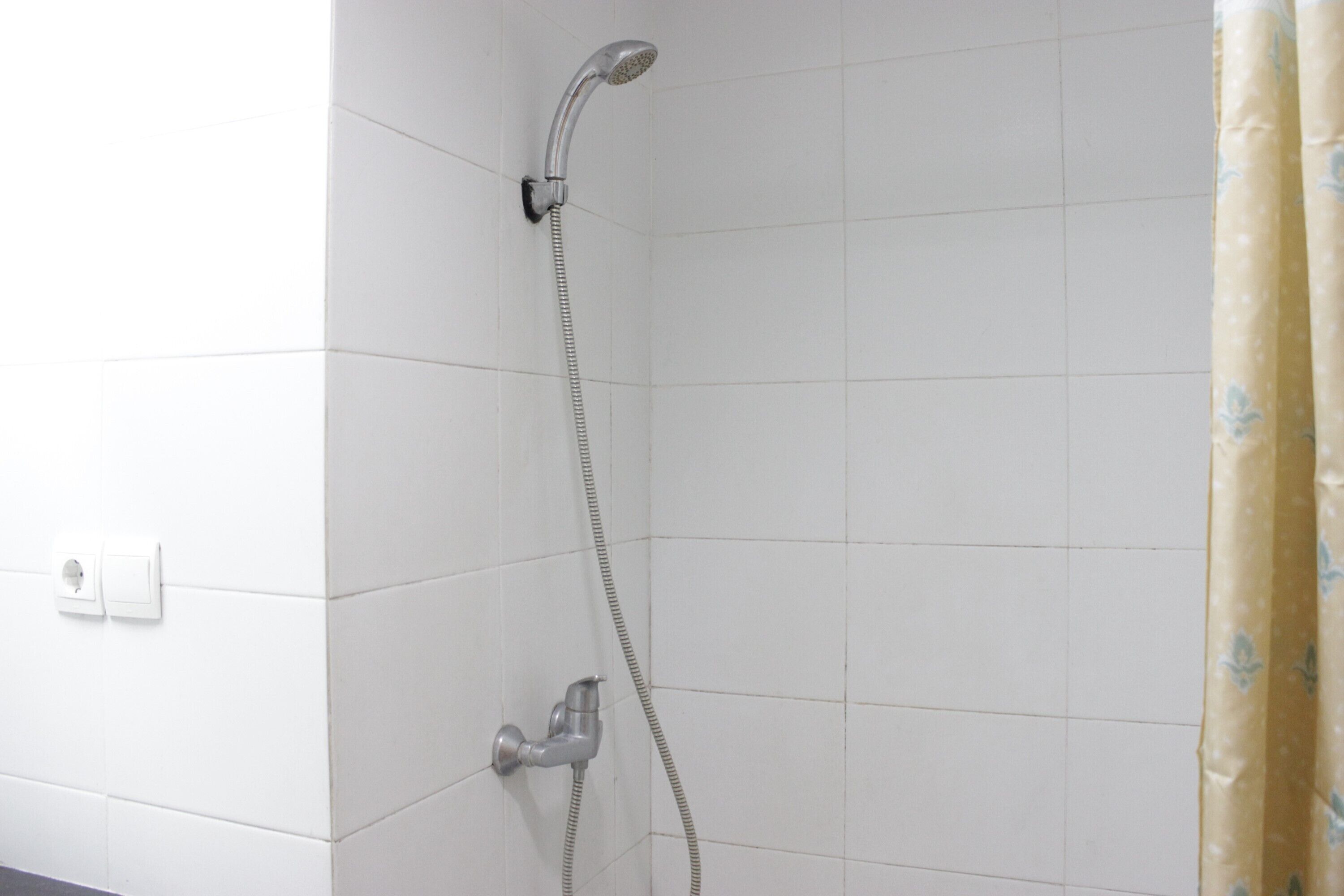 Quarto | Banheiro | Chuveiro, produtos de toalete grátis, toalhas de banho 