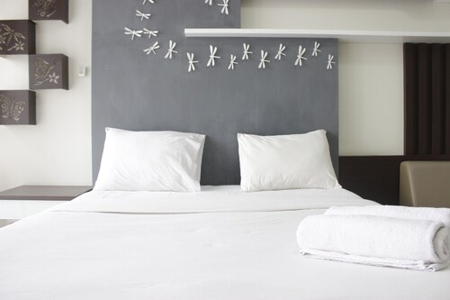 Modern & Contemporary Studio At Beverly Dago Apartment Near Itb