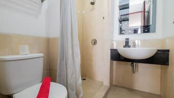 Room | Bathroom | Shower, free toiletries, towels